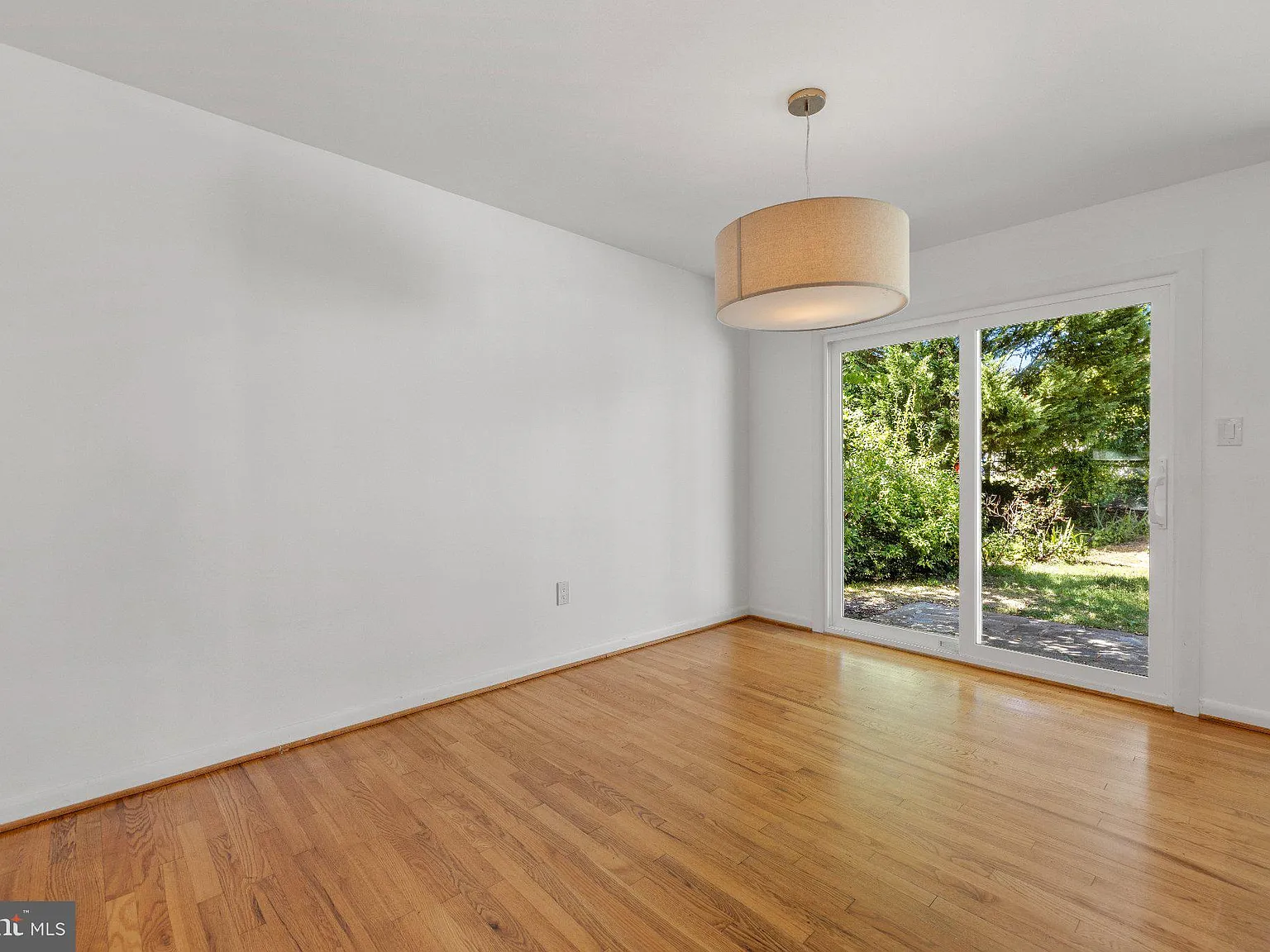 5 bed, 3.0 bath, 2198 sqft, $3,800 — Photo 3