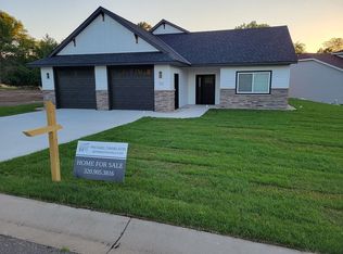 122 Wildwood Dr, New London, MN 56273
