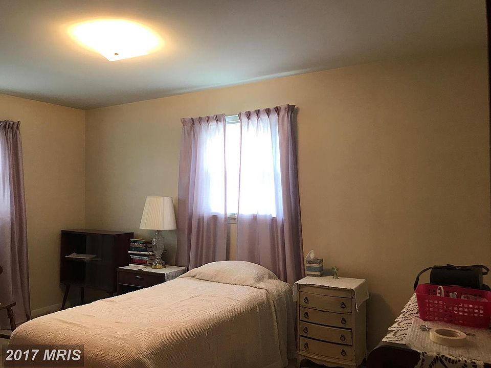 2nd image of 1426 Willow Ct