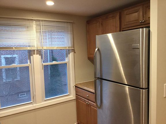 5th image of 1356 W Erie Street # First Floor
