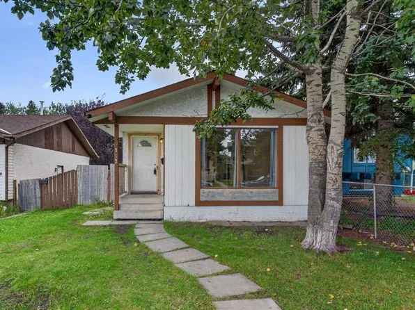 112 NW Abalone Pl NE, Calgary, AB T2A 6N1