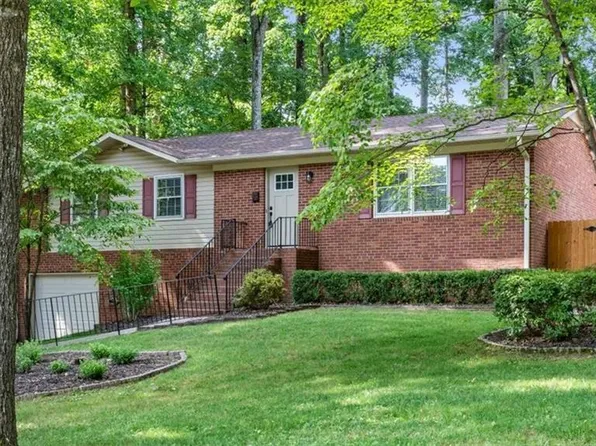 402 Kyle Rd, Winston Salem, NC 27104