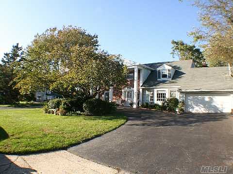 3 Michele Ct Holtsville NY 11742 Zillow