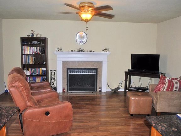 4th image of 7871 Pilkerton Ct