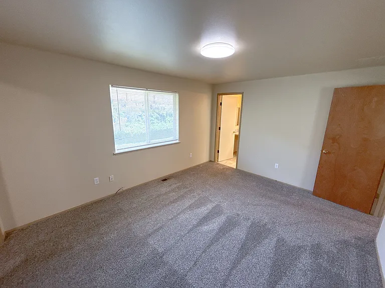 5542-5542 Glenridge Way — Photo 18