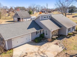 136 Chestnut Lake Dr, Inman, SC 29349