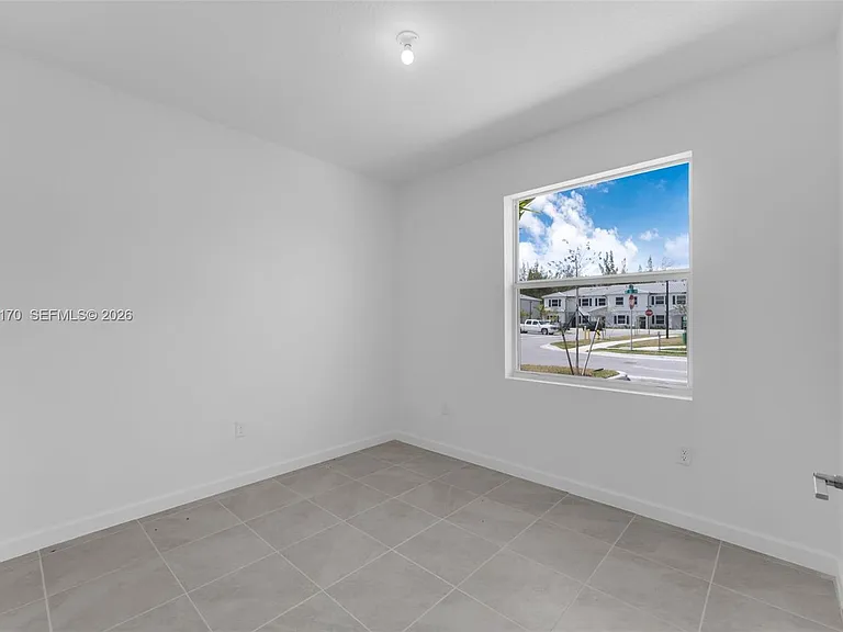 191 SE 11th Ave #0 — Photo 16