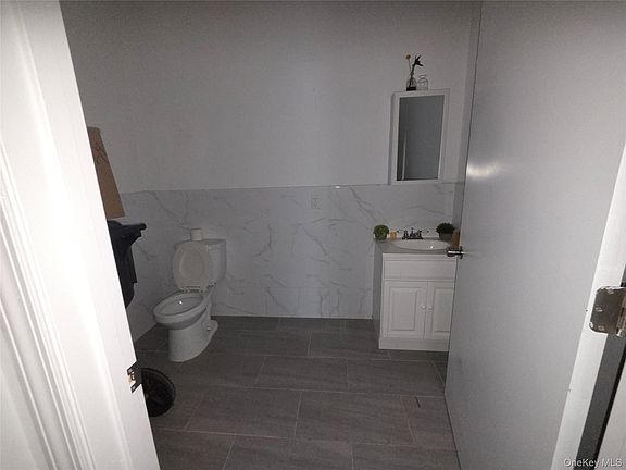 4th image of 810 E 165th St