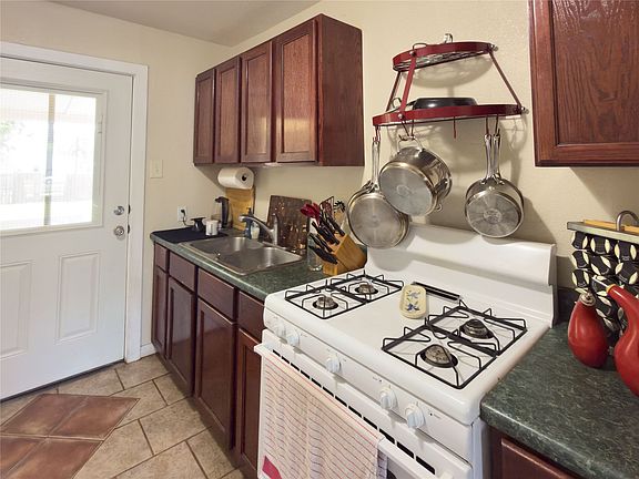 4th image of 2057 Belmont Blvd
