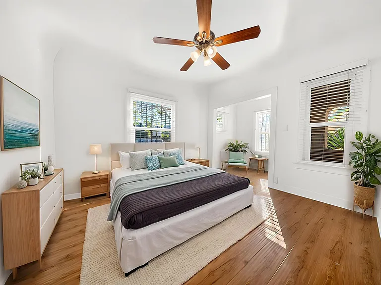 5225 De Longpre Ave — Photo 9
