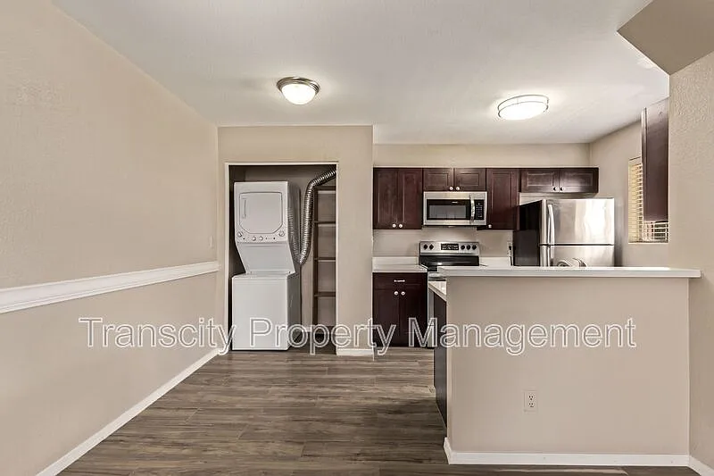 2 bed, 1.5 bath, 792 sqft, $1,395 — Photo 3