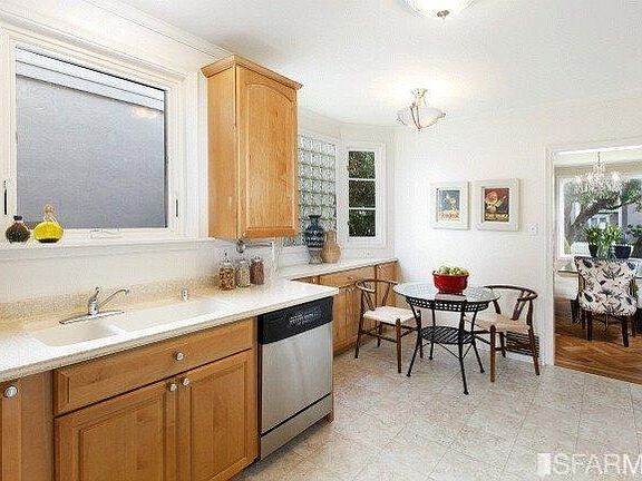 3rd image of 140 Broadmoor Dr