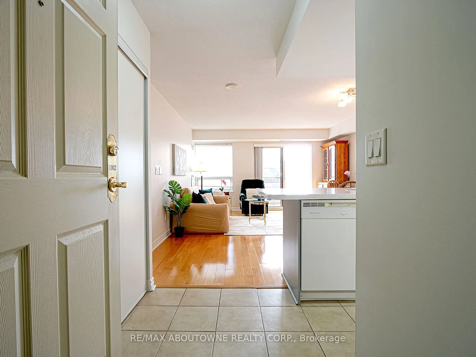 1 bed, $2,300 — Photo 3
