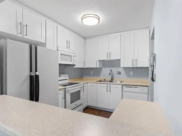 885 Lionsgate Dr — Photo 8
