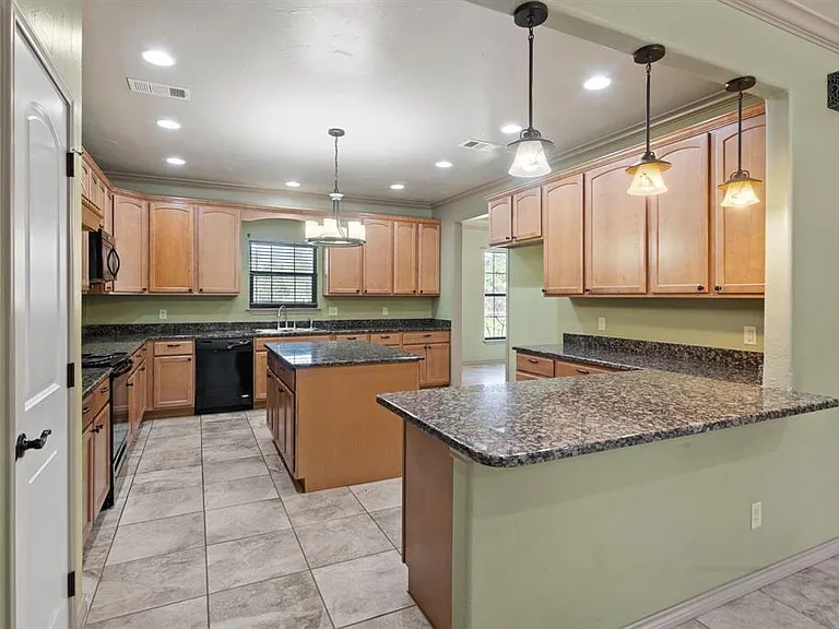 1404 Kings Valley Dr — Photo 10