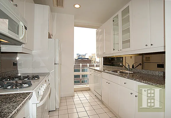 Rented by Halstead Real Estate | media 39