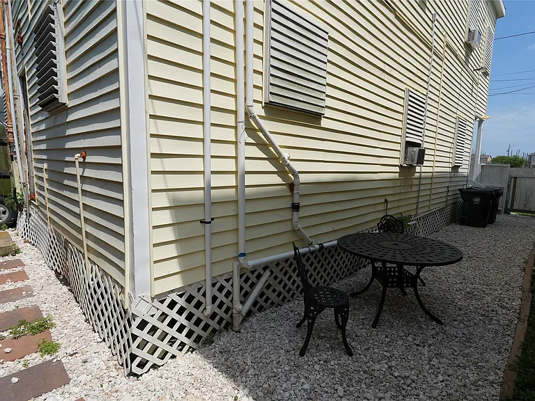 1213 28th St — Photo 37
