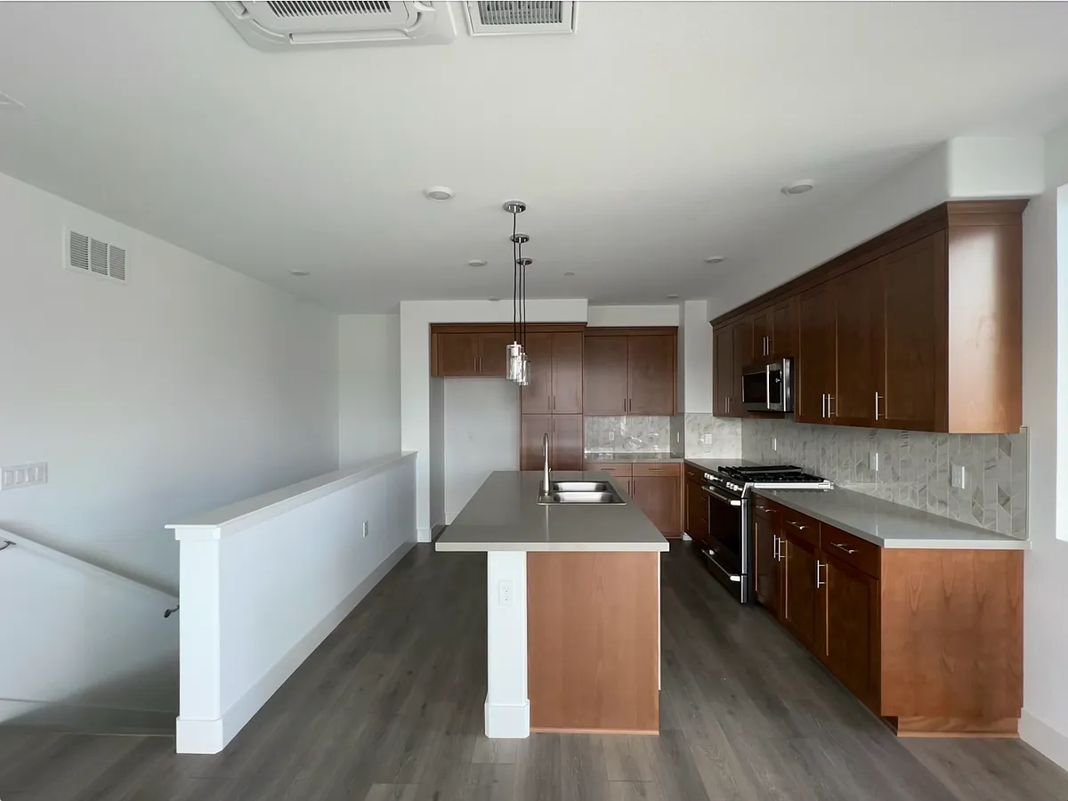 Building Photo - 3041 El Camino Real #101