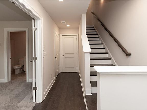 4th image of 2869 Elmwood Dr #11