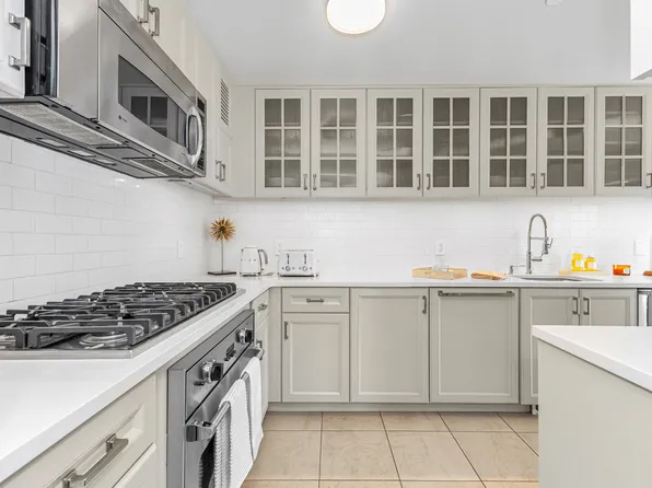 205 East 85th Street 11L image 3 of 12