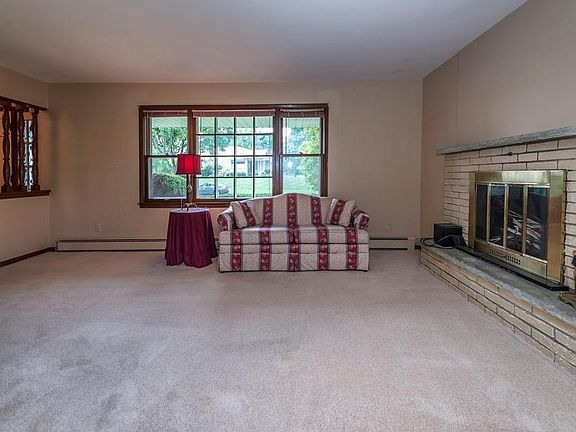 2nd image of 12042 Meadow Ct
