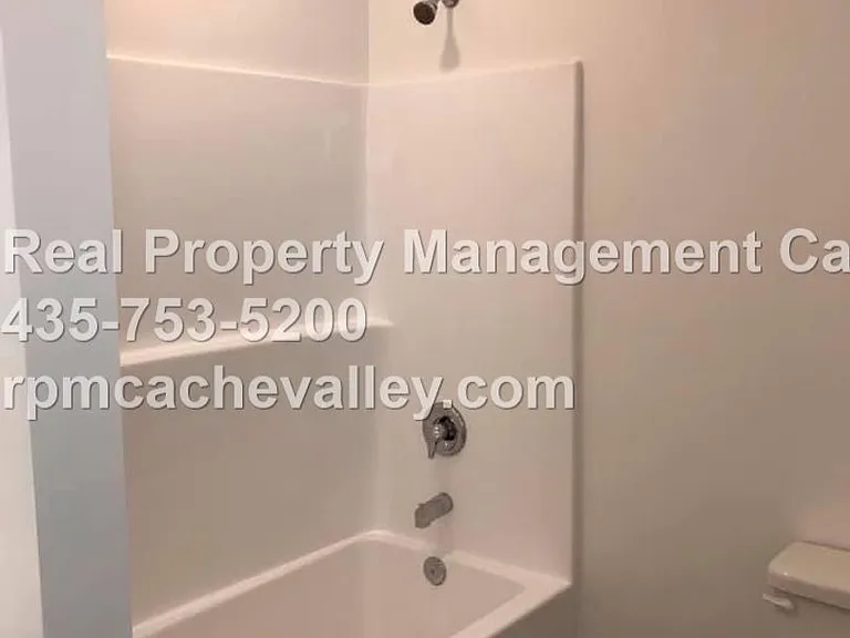 163 E 550 N #A301 — Photo 17