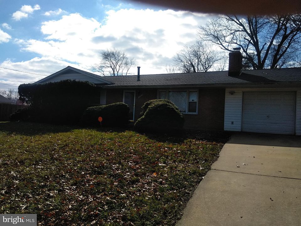 2nd image of 10015 Moreland St