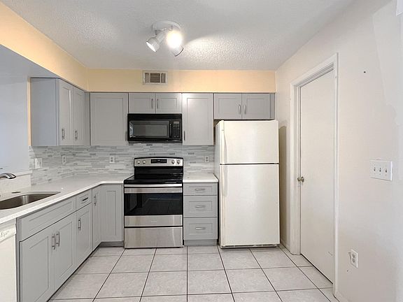 4th image of 2718 Tally Ho Ave