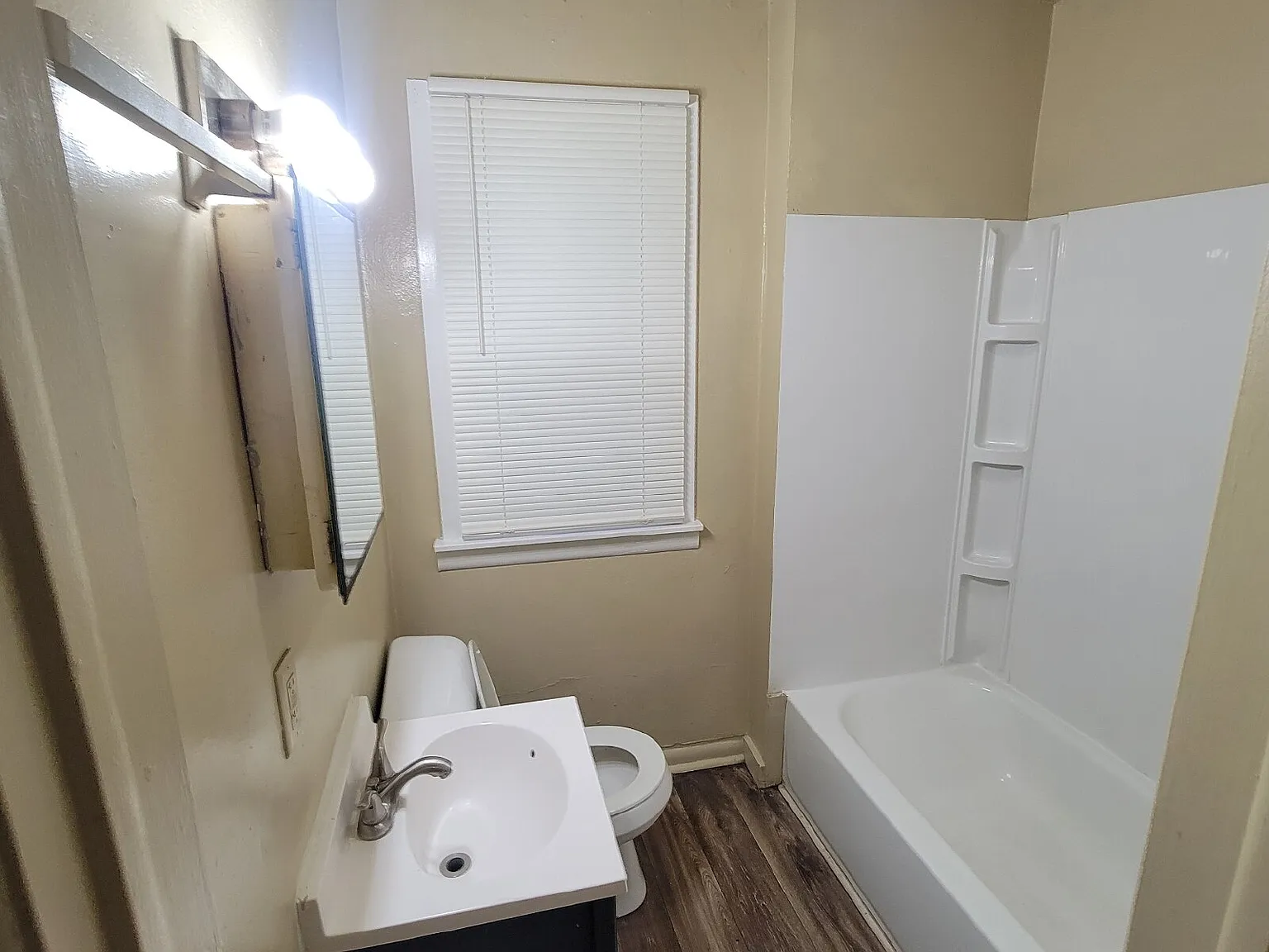 2 bed, $825 — Photo 3