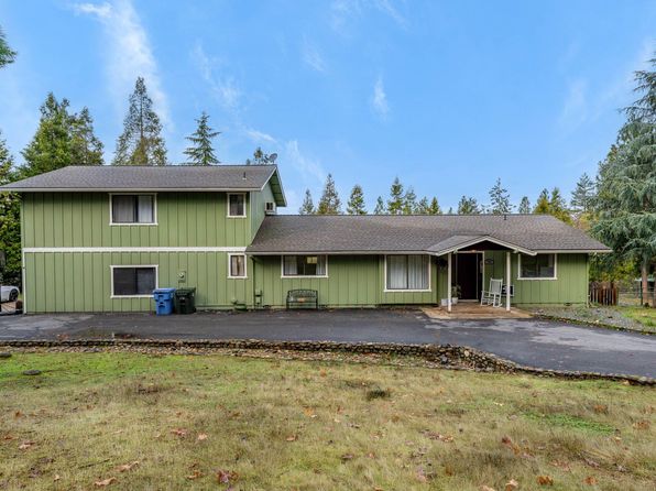 792 Summit Loop, Grants Pass, OR 97527