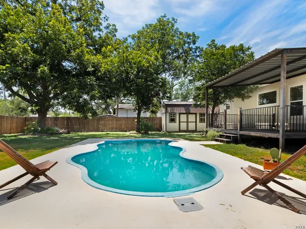 120 James, Sabinal, TX 78881