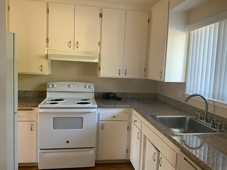 415 Acalanes Apartments — Photo 26