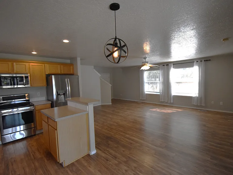 3222 S Lindsay Ave — Photo 7