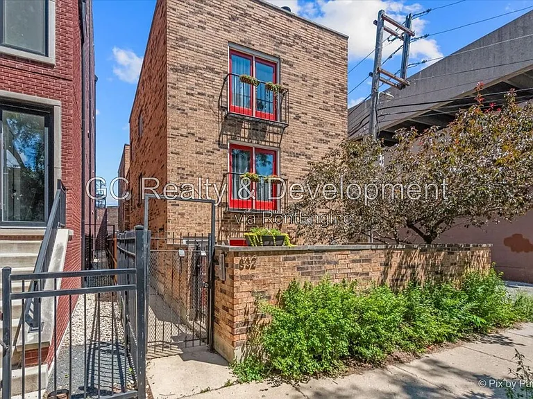 832 W Barry Ave #B — Photo 26