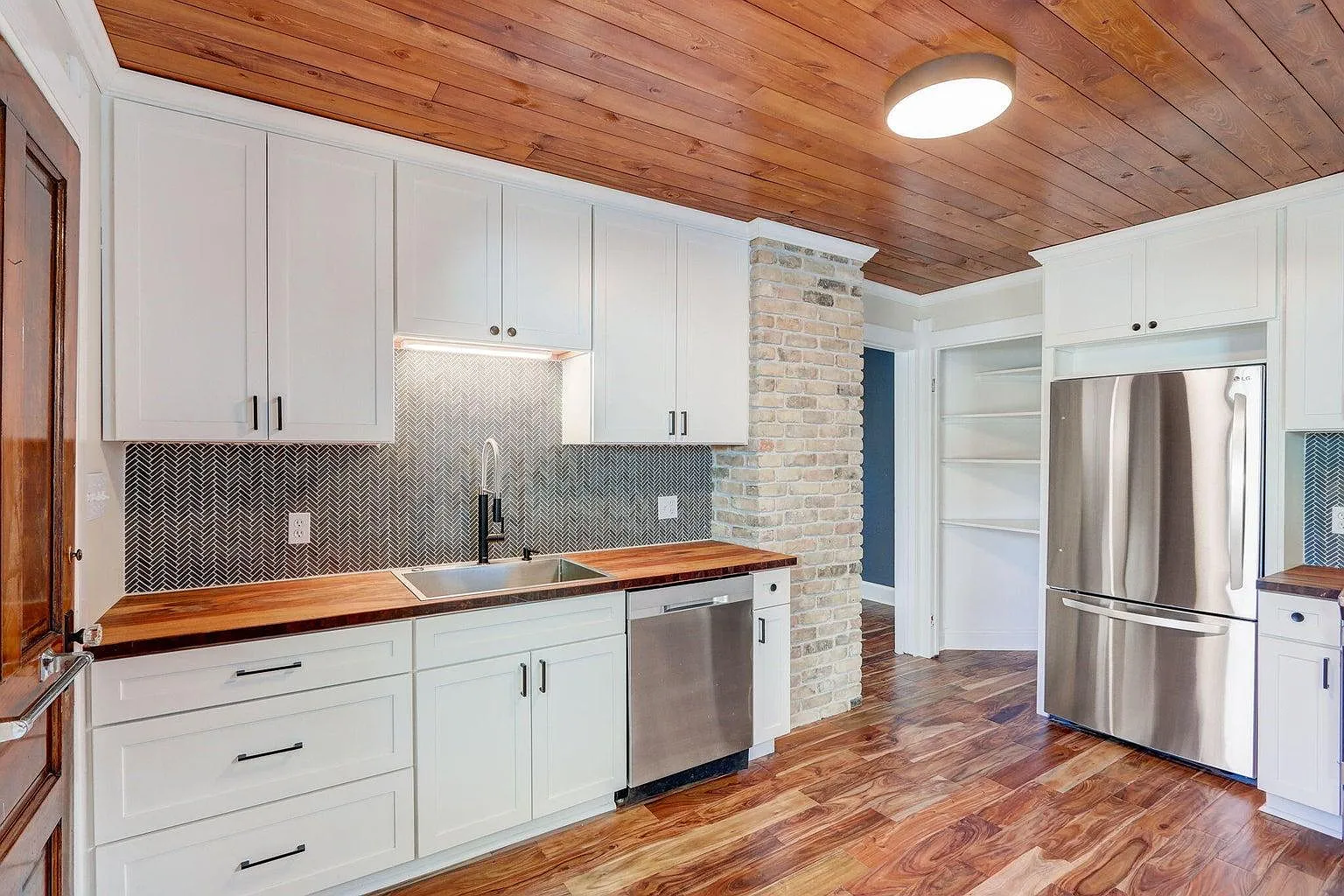 4 bed, 1800 sqft, $3,000 — Photo 4