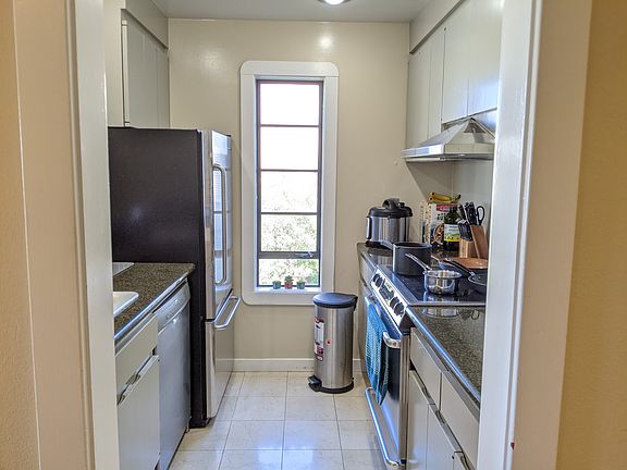 5th image of 1818 Broadway St #204