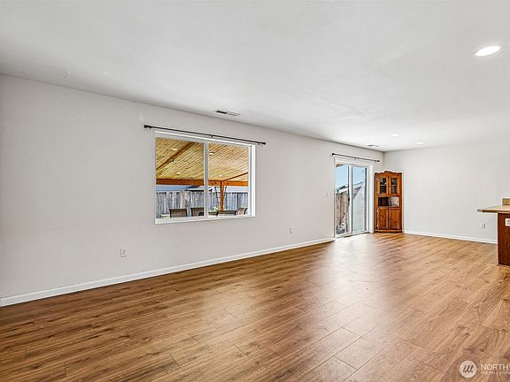 4th image of 6404 35th Street NE