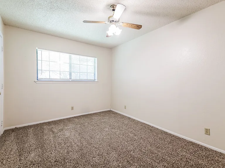 808-806 W Belden St #808 — Photo 17