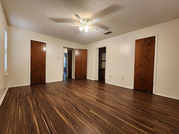 3rd image of 1606 Parkview Dr