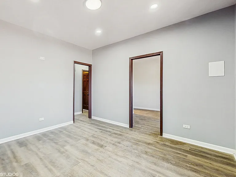 6808 N Clark St #2E — Photo 11