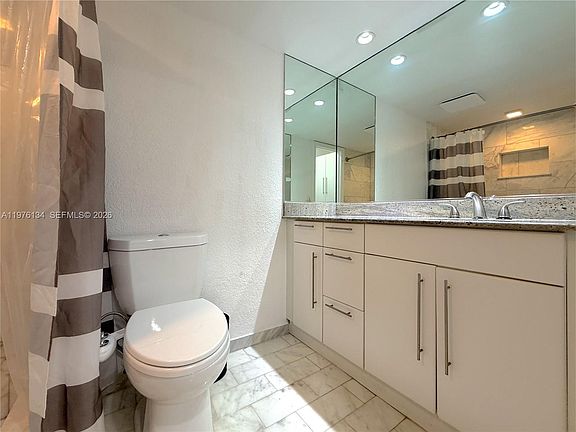 4th image of 2640 NE 135th St APT 305
