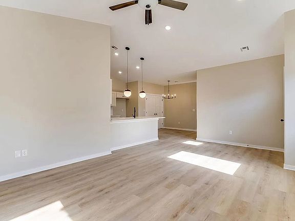 4th image of 3647 N Starlight St