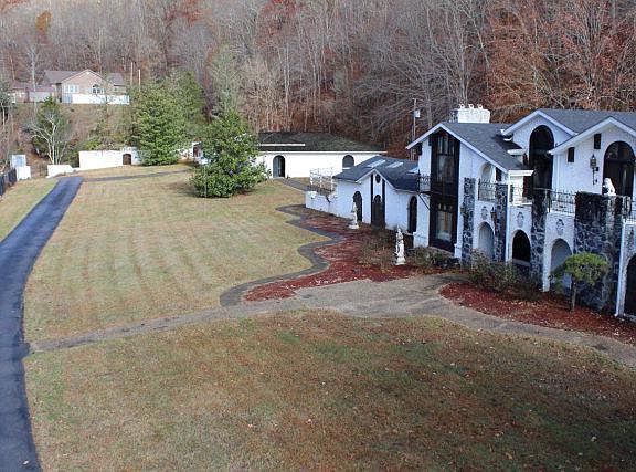 4th image of 395 Zeigler Dr