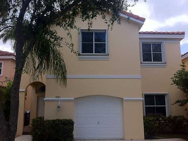 1st image of 1821 E Trafalgar Cir