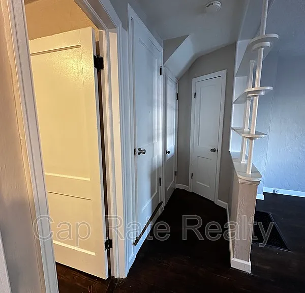322 S Powell Ave — Photo 8