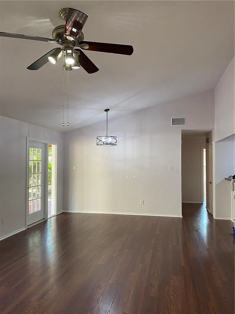 2 bed, 2.0 bath, 1023 sqft, $1,950 — Photo 4