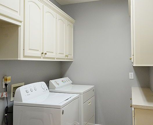 Spacious Laundry w/ storage