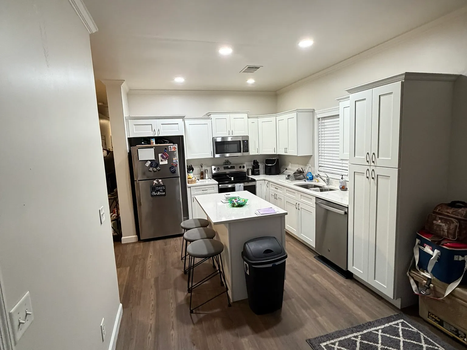 3 bed, 1250 sqft, $3,000 — Photo 3