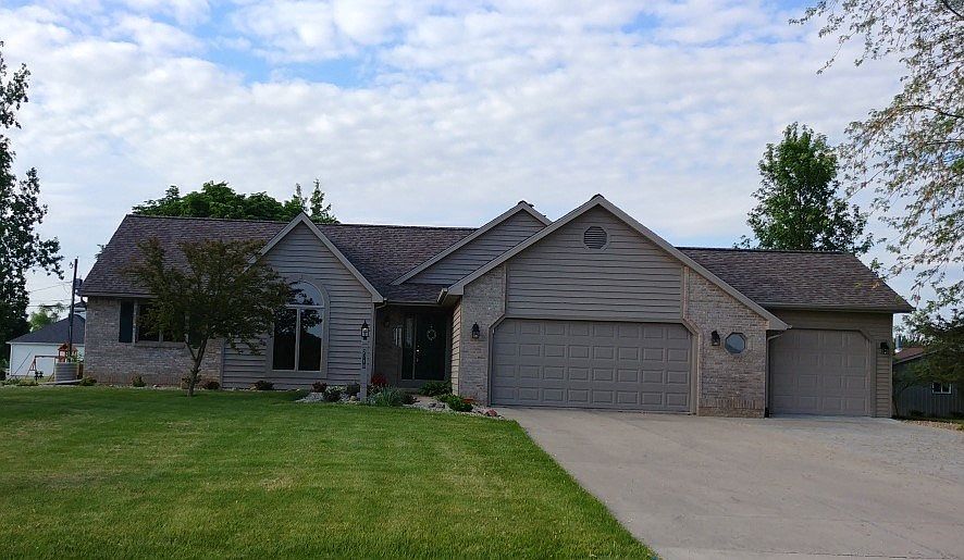 1st image of 2718 E Center Dr