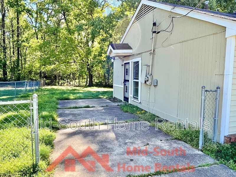 3 bed, 1.0 bath, 936 sqft, $995 — Photo 4